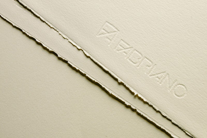 Papier 70 x 100cm Fabriano Rosaspina na grafiku, 220g - krémový